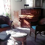 Alojamento de Acomodação e Pequeno-almoço Lumineuse Avec Espaces Communs Et Court De Tennis A - Fr-1-589-713 *